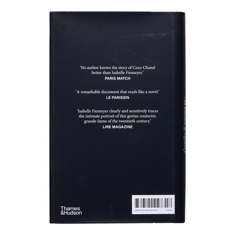 Coco Chanel An Essence Of Myst - Photography Book recension och pris