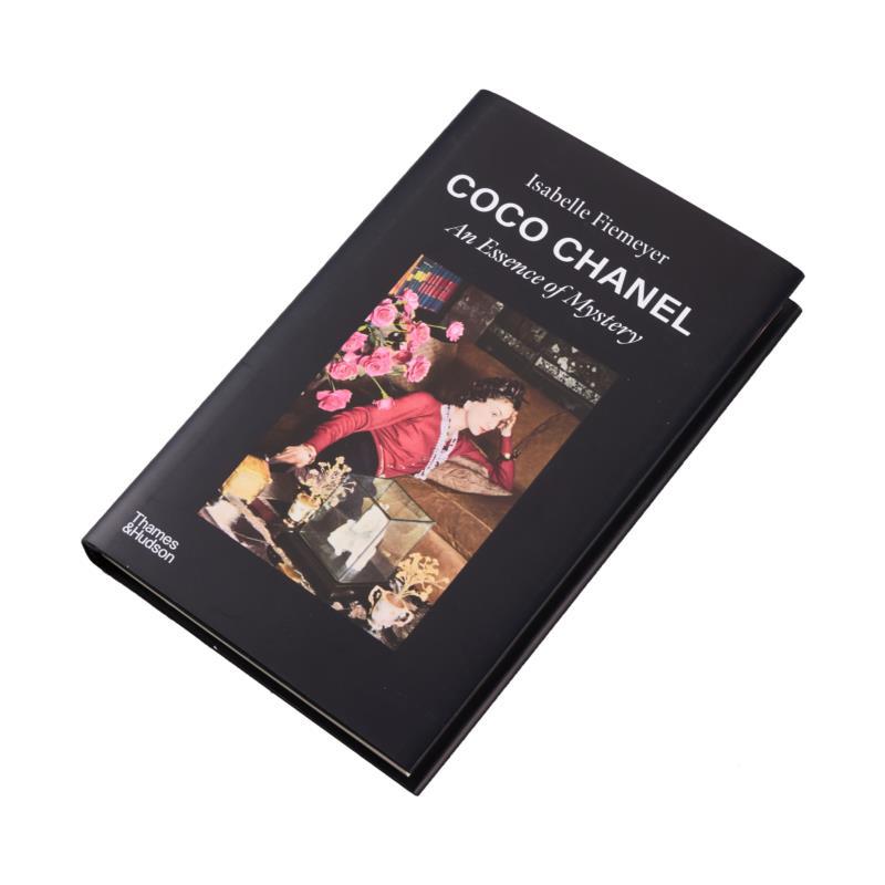 Coco Chanel An Essence Of Myst - Photography Book recension och pris