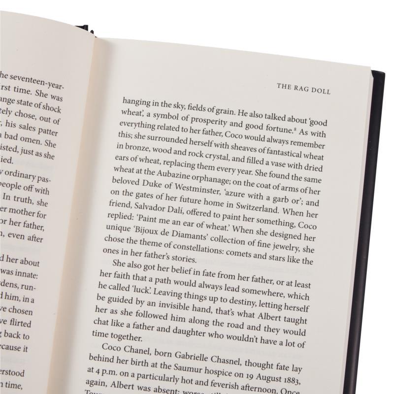 Coco Chanel An Essence Of Myst - Photography Book recension och pris